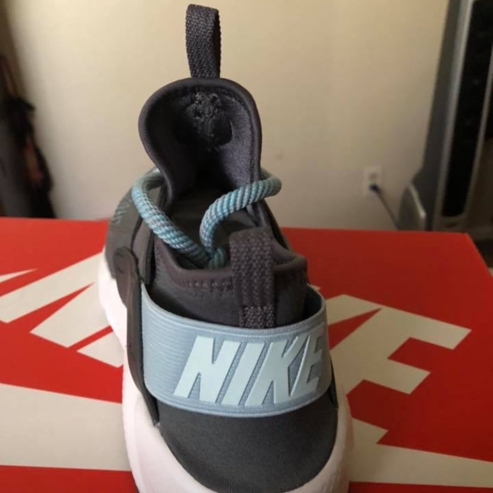 NIKE- Huaraches. NEW